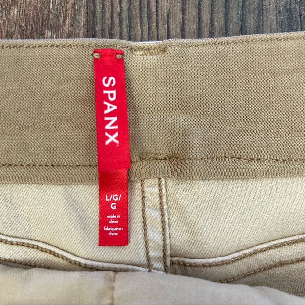 Spanx Stretch Twill Shorts Khaki Large - Picture 7 of 8